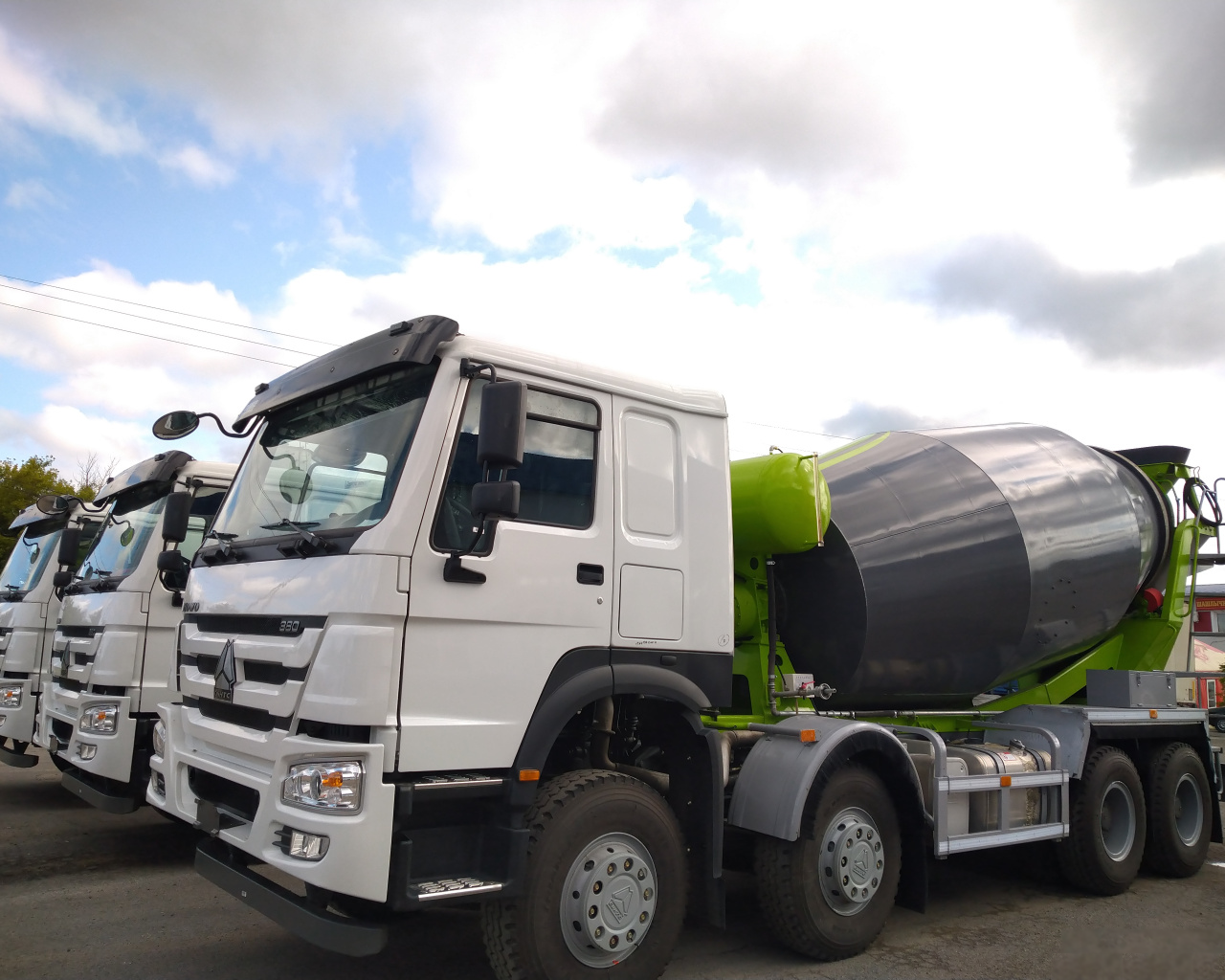 Автобетоносмеситель HOWO HW76 8X4 12 КУБ.М.